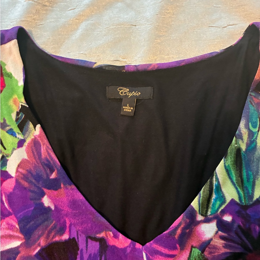 Cupio Multicolor Floral V-Neck Top - Picture 3 of 3